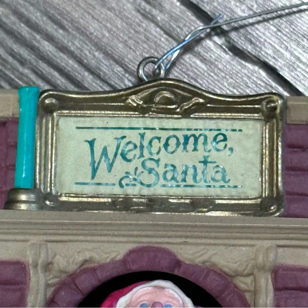 1990 Hallmark vintage Christmas ornament WELCOME SANTA